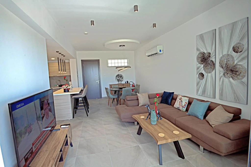 Golden Tree Apartment