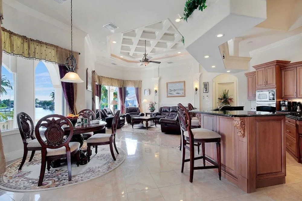 SPIN509 4 Bedroom Holiday Home by Marco Naples Vacation Homes