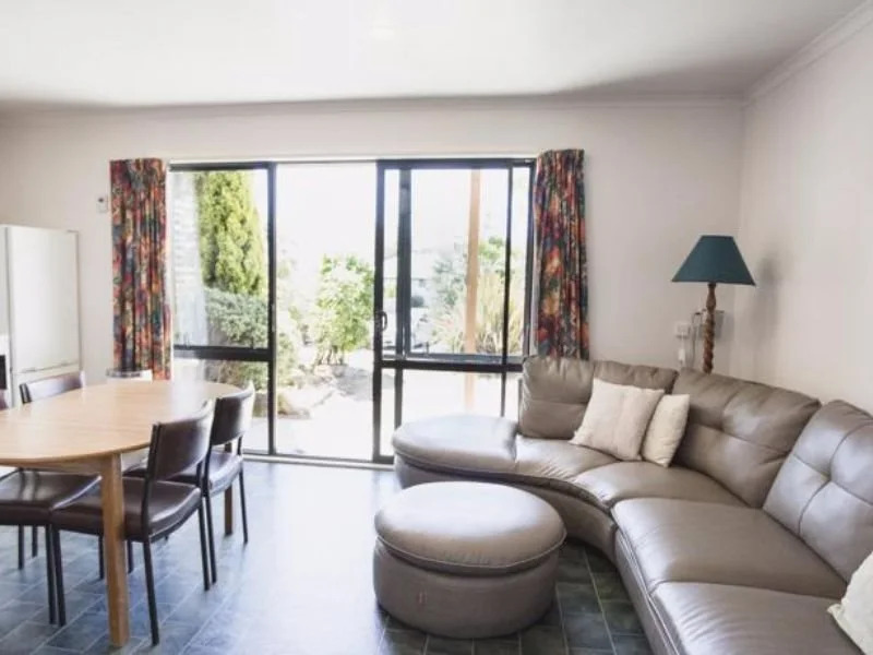 Apollo Lodge and Apartment