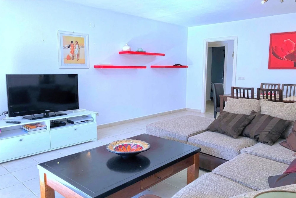 Dona Lola Carolina - Spacious 3 bedroom apartment with sea views and only few metters to the Calahonda Beach