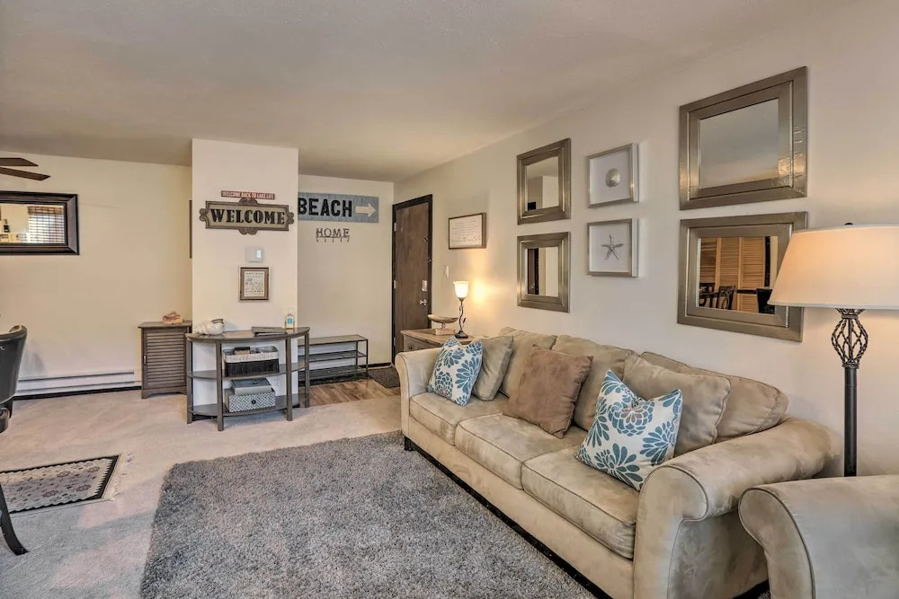 Comfy Lake Tahoe Condo w/ Private Beach Access!
