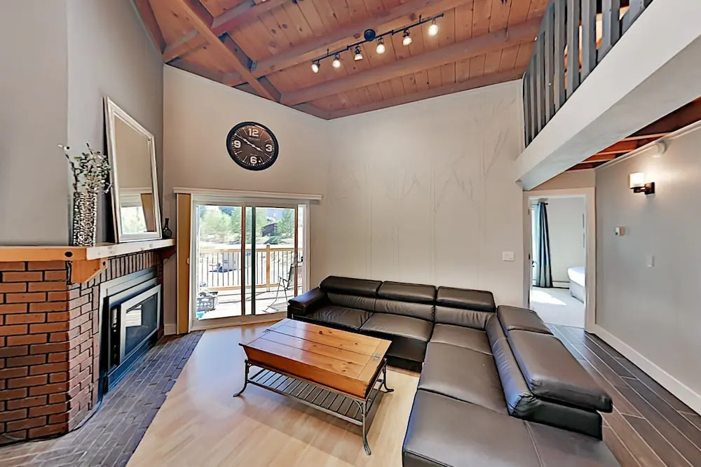 Top-floor Treehouse W/ Pool & Hot Tubs 2 Bedroom Condo