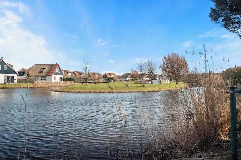 Scenic Waterside Retreat