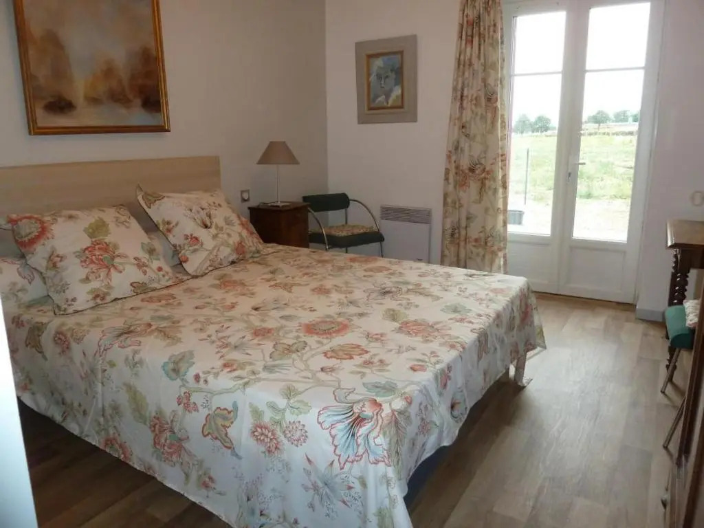 Maison bourbonnaise rénovée avec terrasse, Wifi et parking - FR-1-489-107