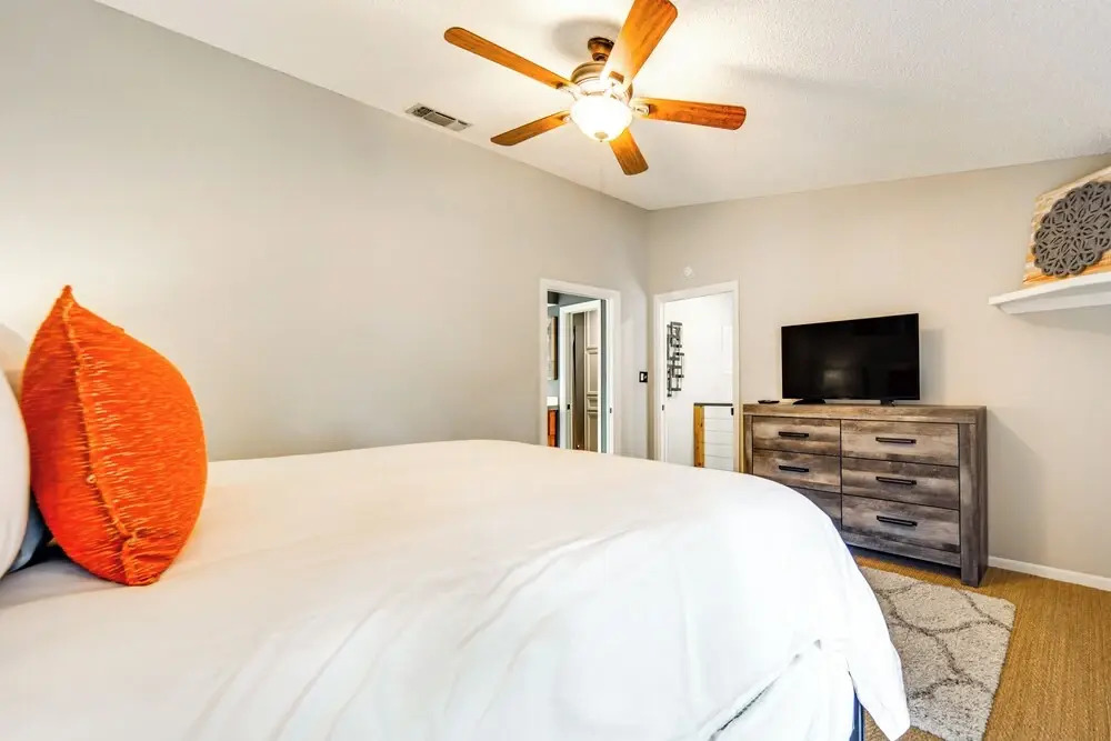 Lakefront Home: Hot Tub & Game Room in Spicewood
