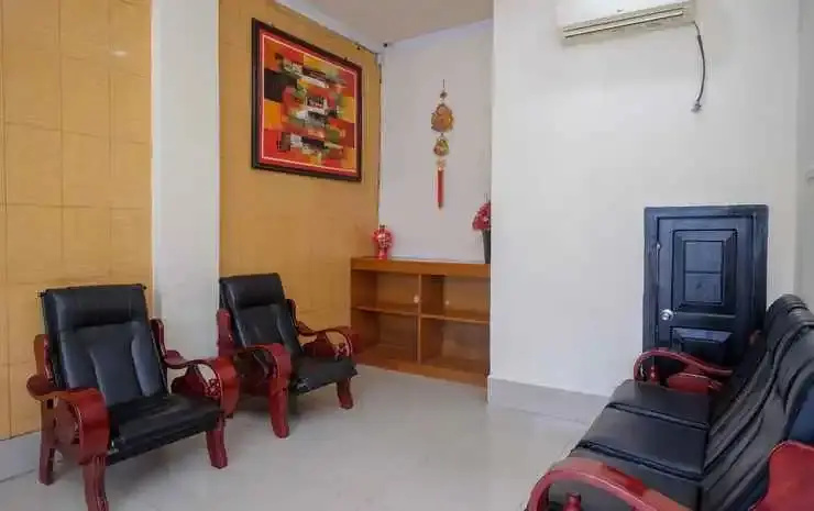 RedDoorz at Hotel Rich Parepare near Pantai Mattirotasi