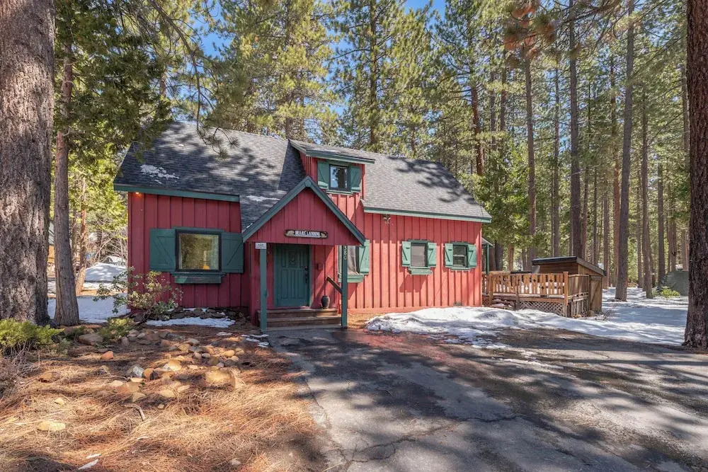 Cozy Cabin Private Hot-Tub Walk to Lake by Sierra Getaways
