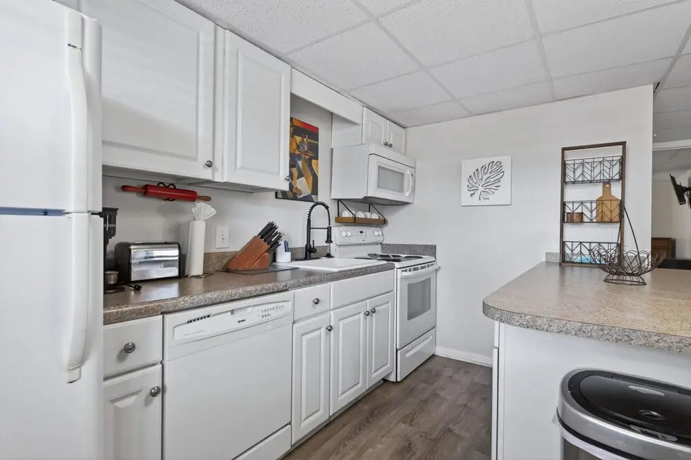 Coastal Retreat Steps From Private Beach 2 Bedroom Apts