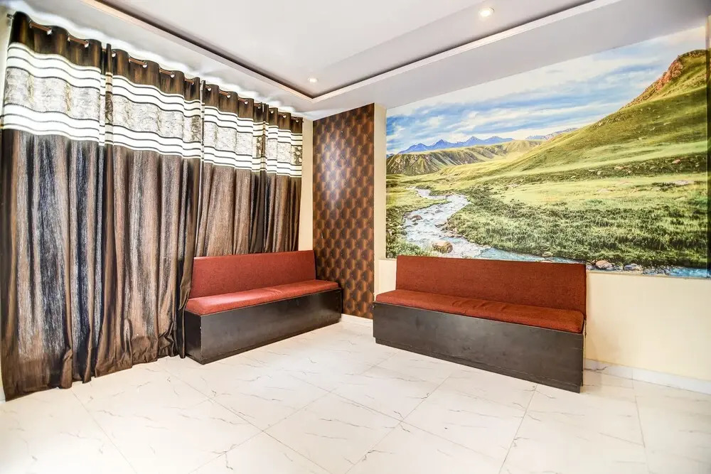 Oyo Flagship 28716 Panchasheel Enclave