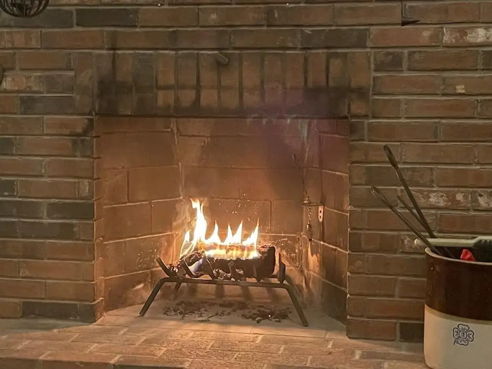 Bear Pass - Mountain View 4 Bedroom Home by RedAwning
