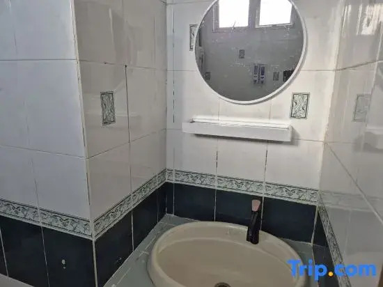 13pax Glory Executive Suite 3R3B, DOORSTEP BEACH, POOL, BBQ, WIFI, 50"TV