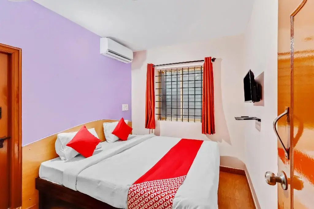 SPOT ON 49114 Airport Suites Saver