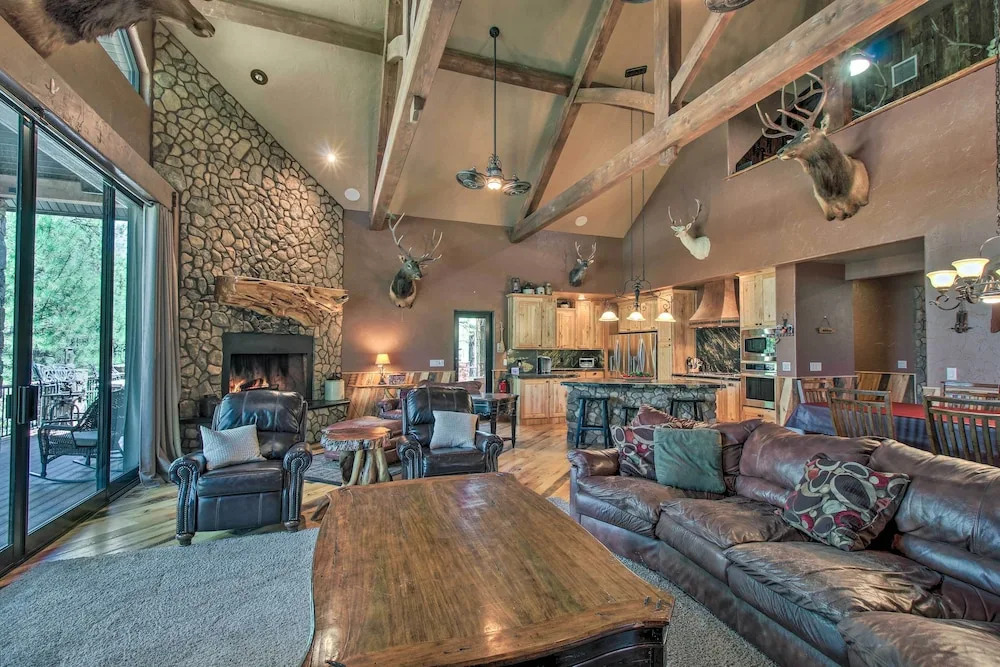 Outdoor Fireplace, Gas Grill: Luxe Heber Cabin!