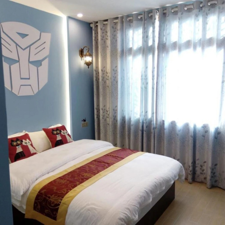 Fenghuang Nanmu Inn 1