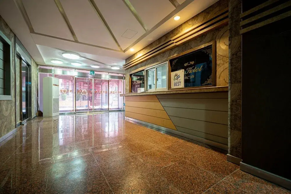 F-one Hotel
