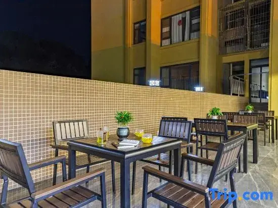 Shehong Mingke Grand Hotel (Ziyun Park)