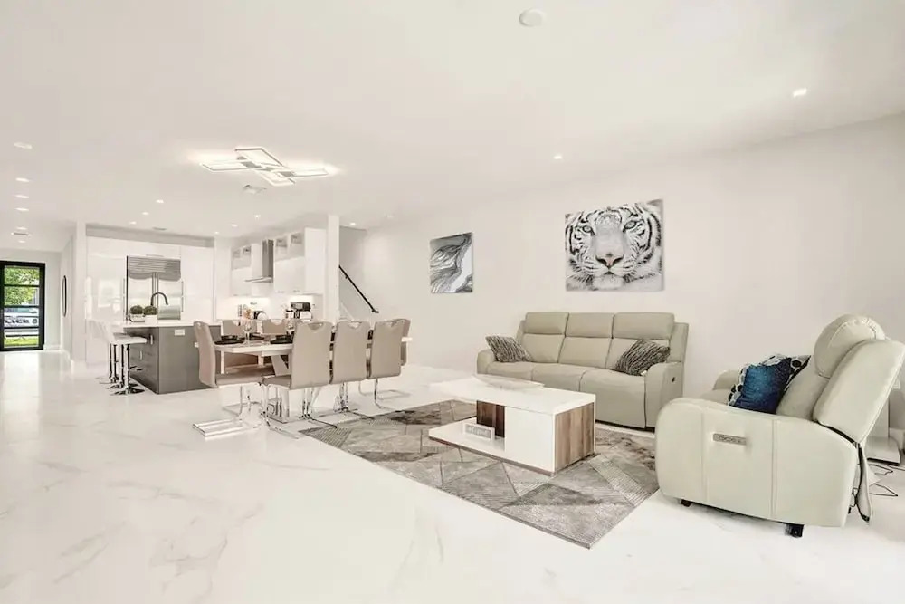 4BR w htd Pool Walk to Las Olas 5mins to Beach
