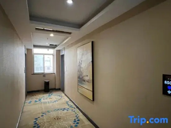 Huayue Fashion Hotel (Gongyi Xinhua North Road Dasong Food City)