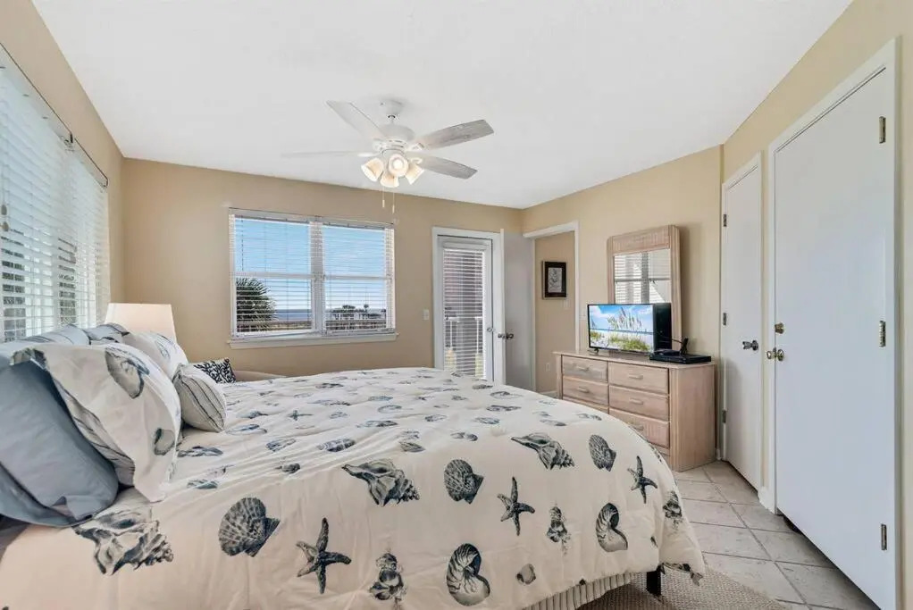 Summer Breeze #25 - Modest Beachfront with views of the Pass! Great Location!