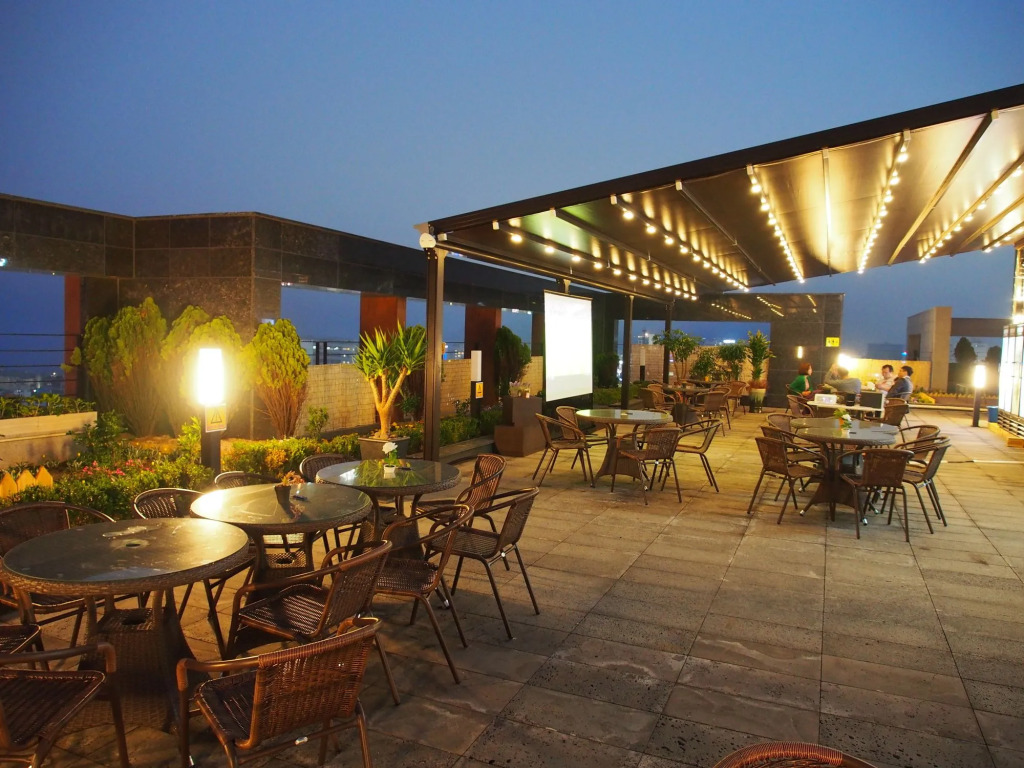 Golden Daisy Hotel