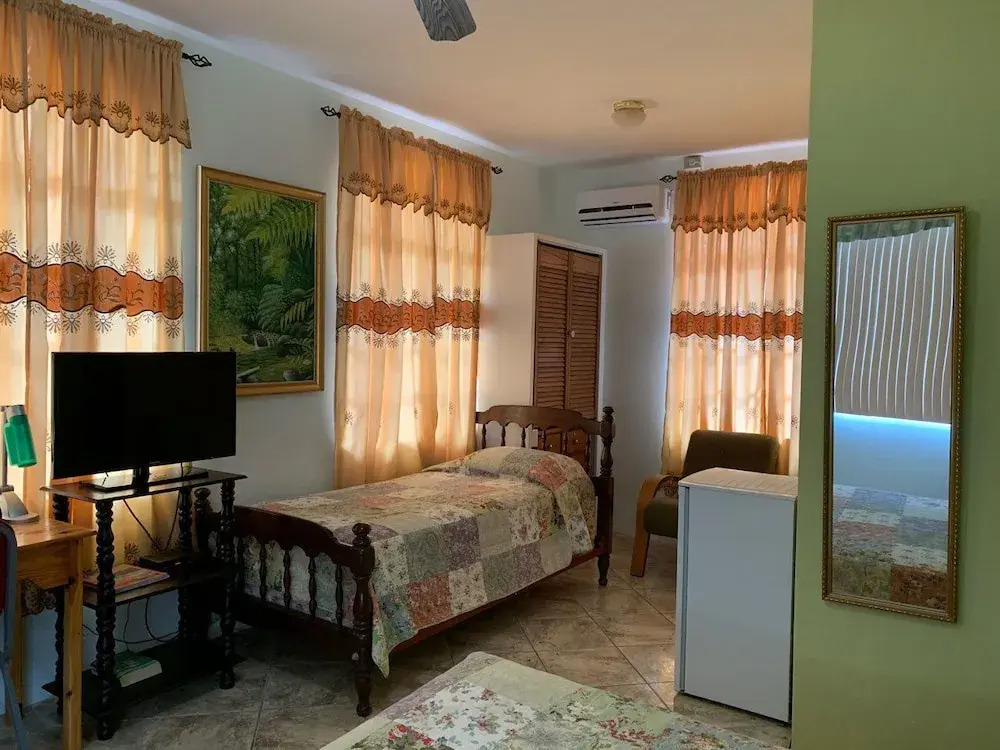 Carolyns View Guesthouse