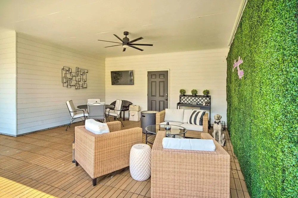 Baton Rouge Game Day House w/ Chic Yard Space