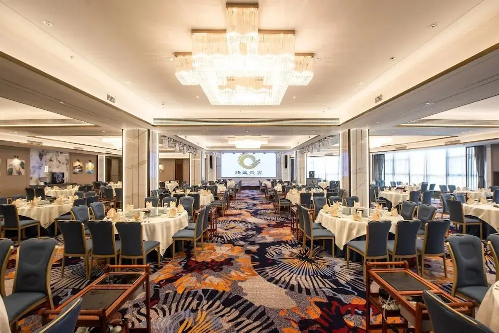 Rising Dragon International Hotel