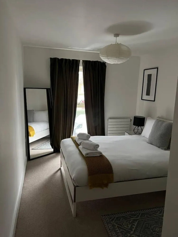 Modern 1 Bed Flat Near Station and City