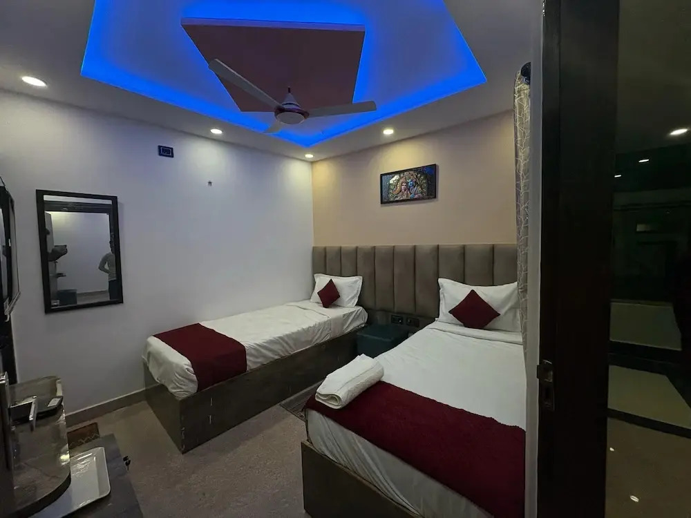 FabHotel Yatri Nivas - Nr Assi Ghat