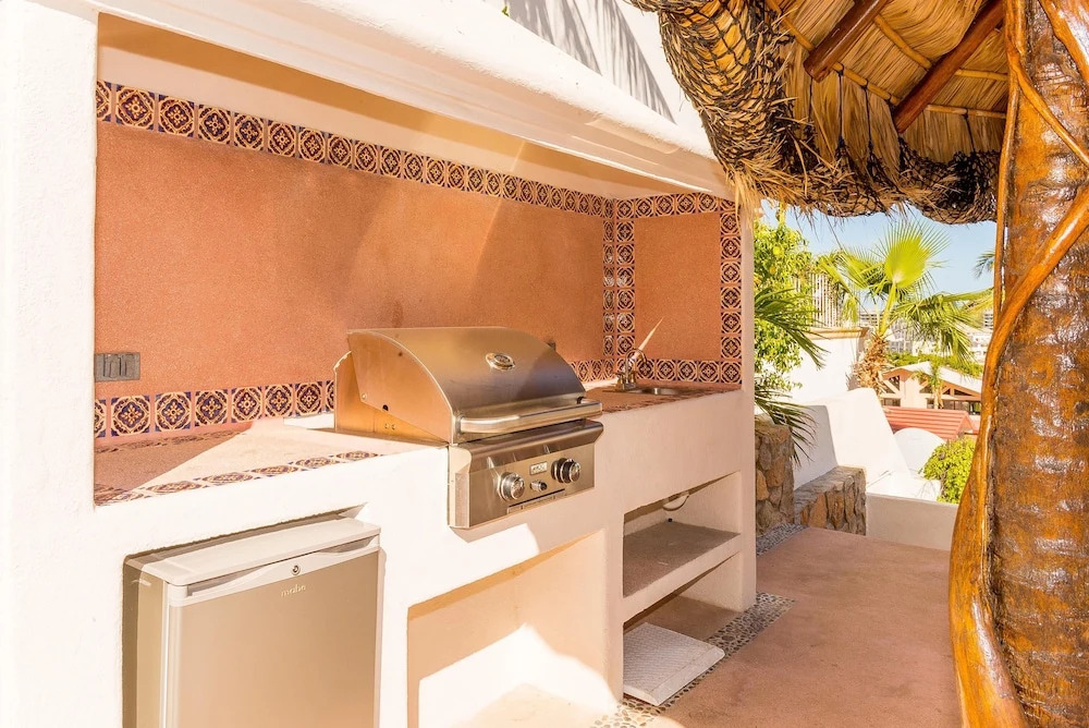 Short Walk to Downtown&Beach from Villa Serrana