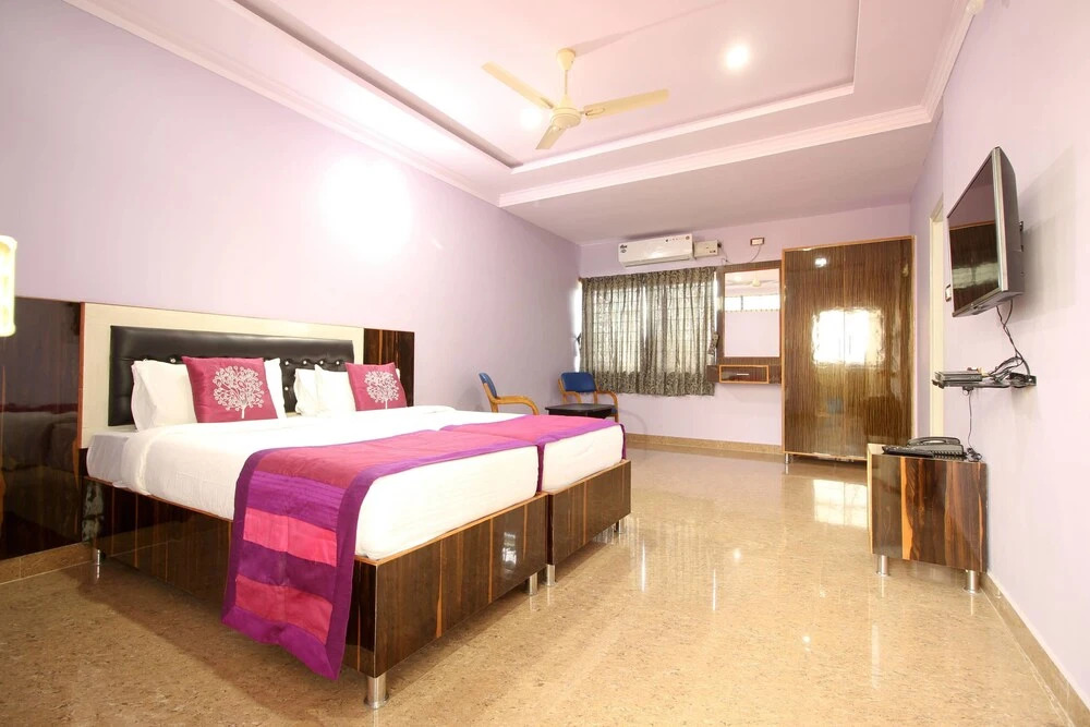 OYO 7096 Elite INN