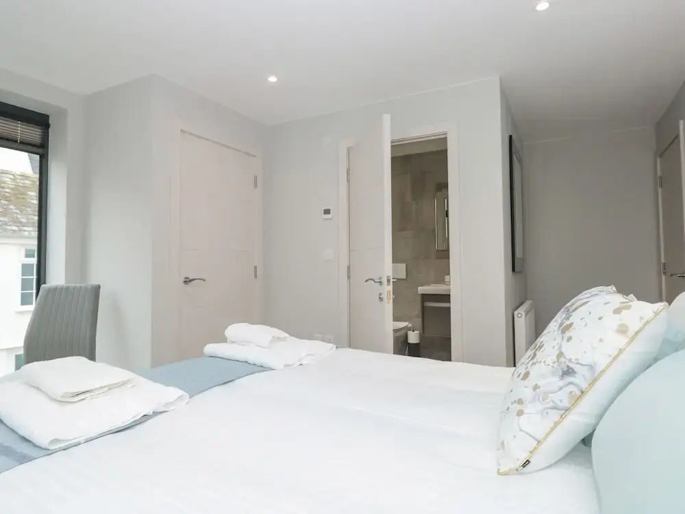1 De Courcey House