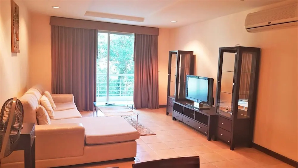Lovely 2-bed Apartment in Pratumnak With Pool View