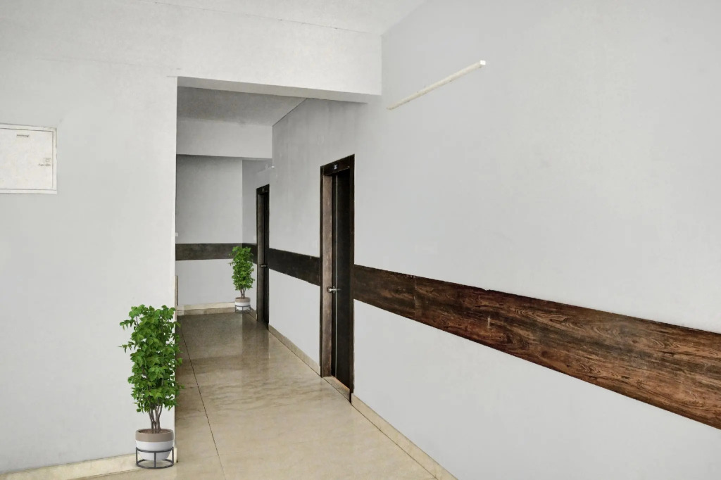 Eesha Ncore Rooms by Oyo