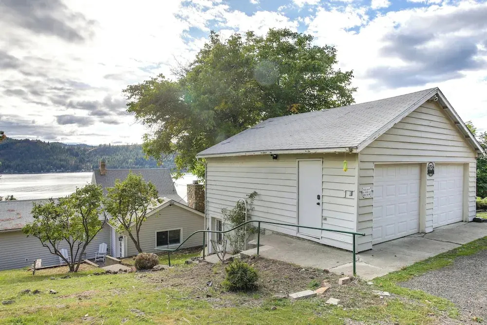 Harrison Getaway w/ Deck & Lake Views!