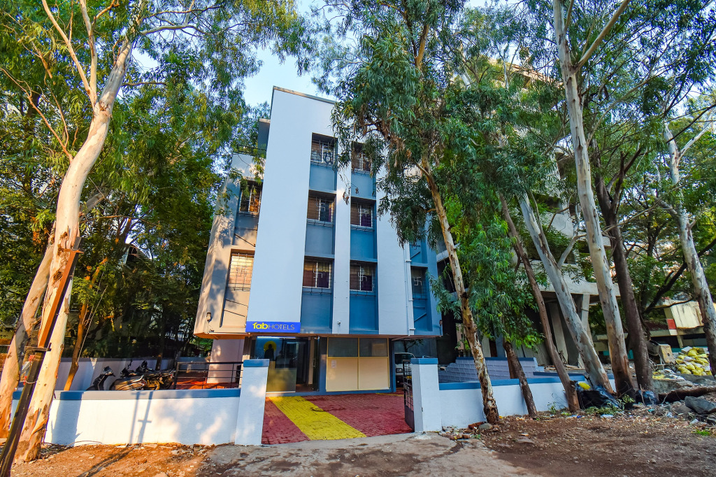 FabHotel Destiny Living