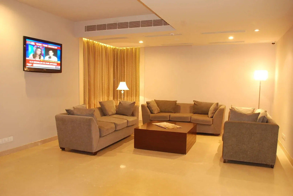 Sarovar Portico Naraina, Hotel