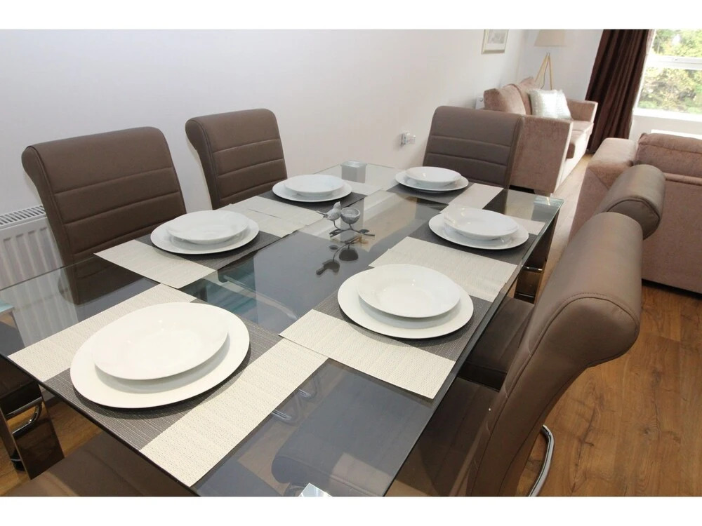 Luxury 2BR Modern Flat for 6 Near Holyrood Park