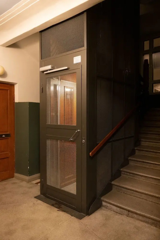 2ndhomes Center Home w Sauna & Balcony