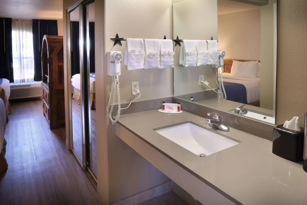 Days Inn & Suites by Wyndham Llano