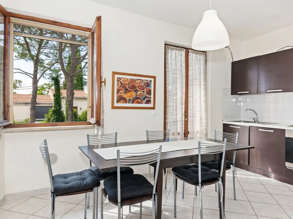 Comfortable Apartment With Library And Swimming Pool