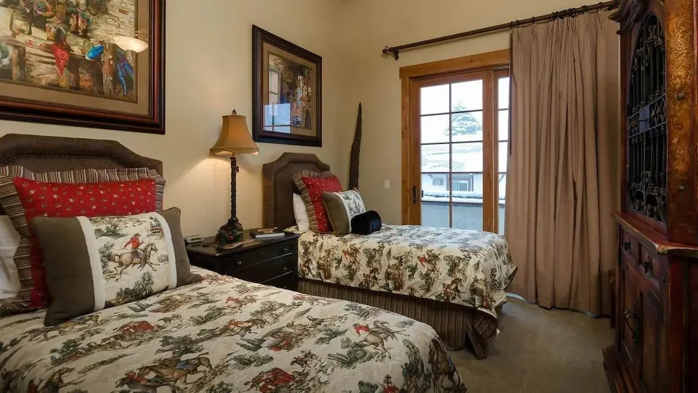 5th Street Penthouse 3 BedroomCondo By Moving Mountains