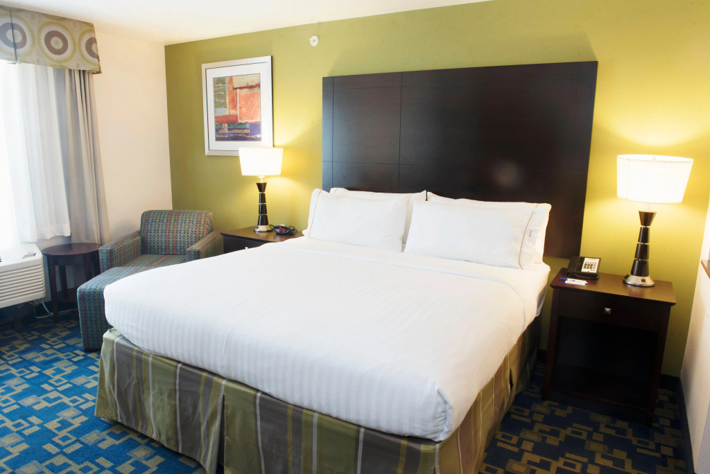 Holiday Inn Express and Suites Urbandale Des Moines by IHG