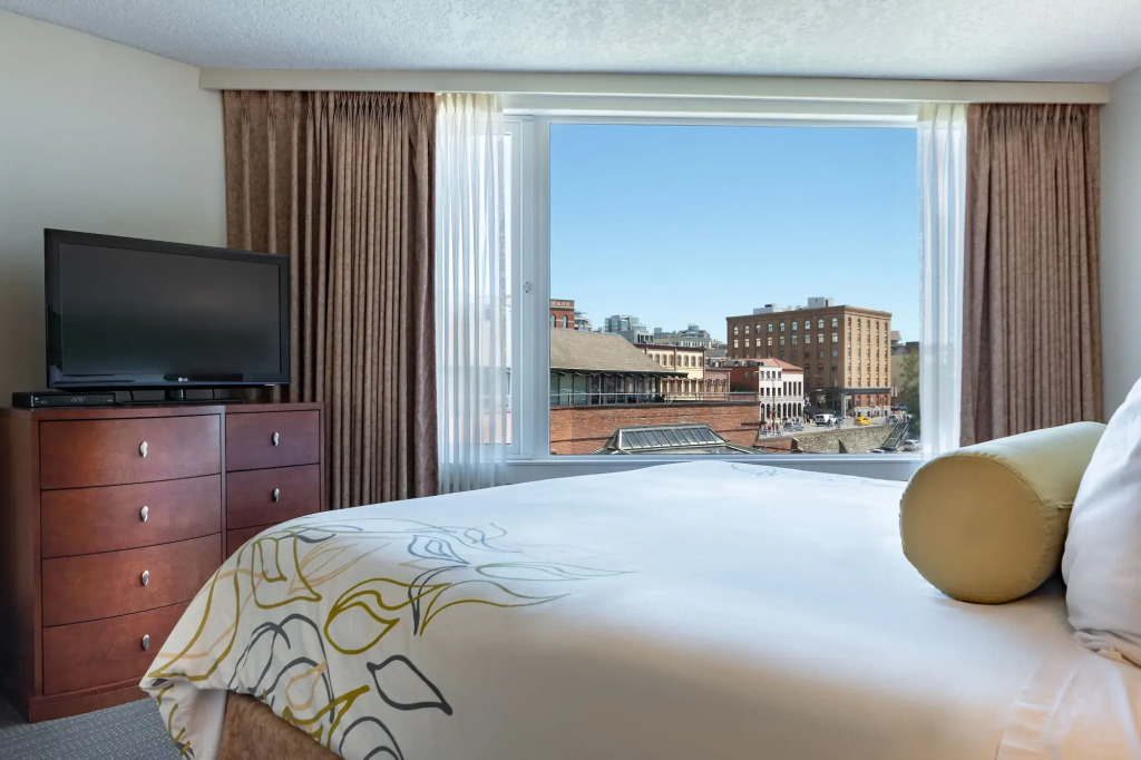 Victoria Regent Waterfront Hotel & Suites