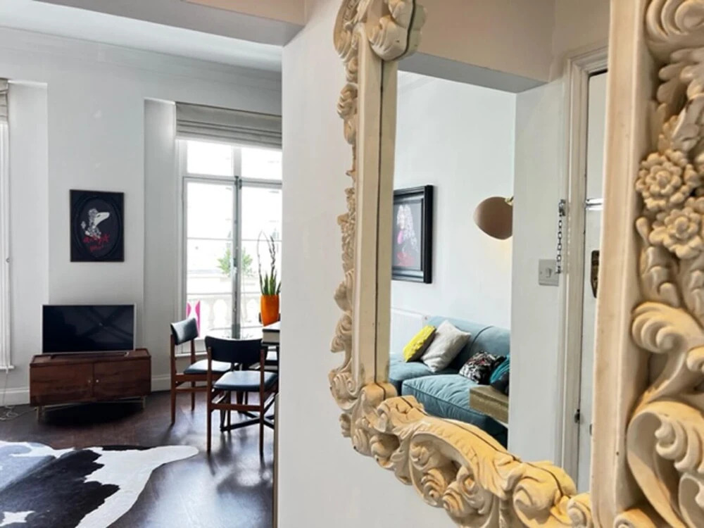 Stylish Central London Balcony Apartment