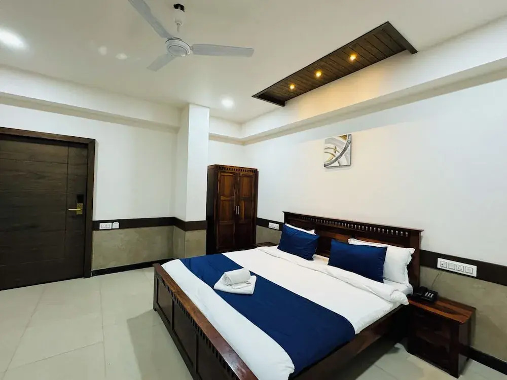 Col's Hotel Uphaar