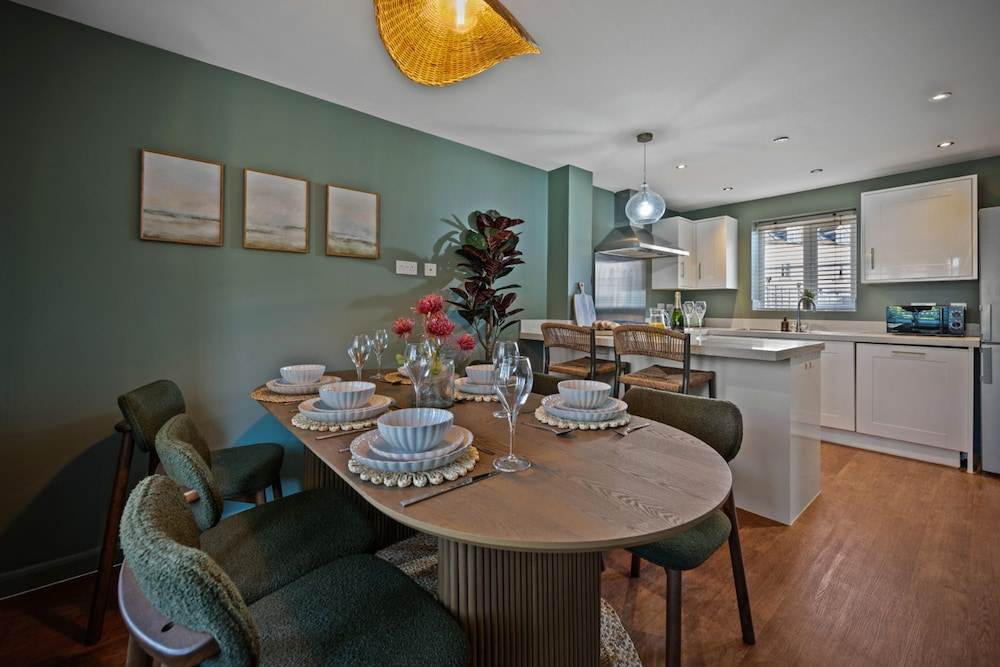 The Seven Residence - Hot tub, 5 min to Bicester Village, Pet friendly