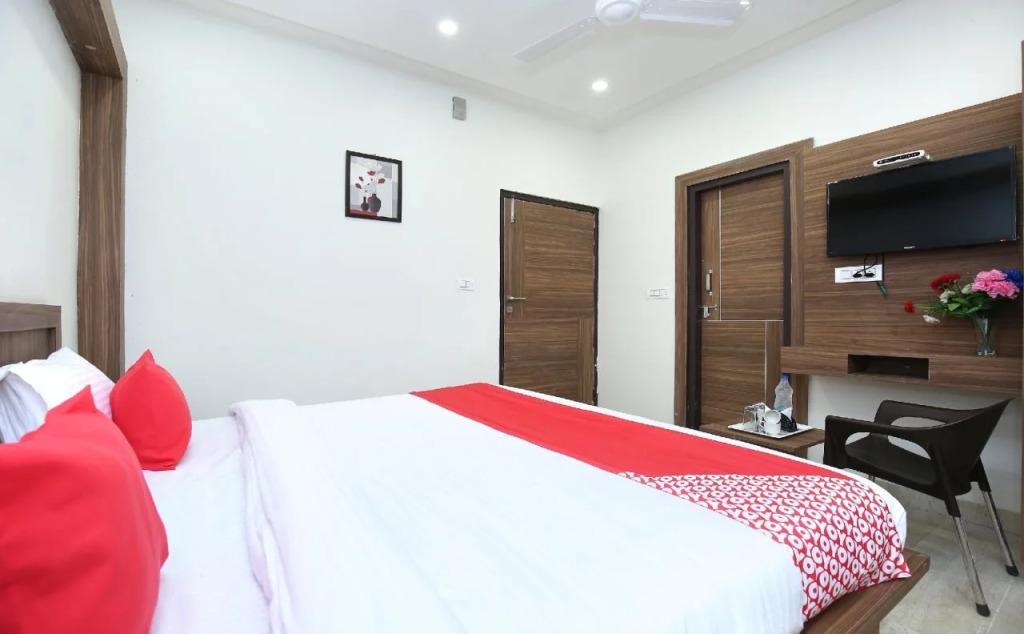 Hotel S7 by OYO Rooms