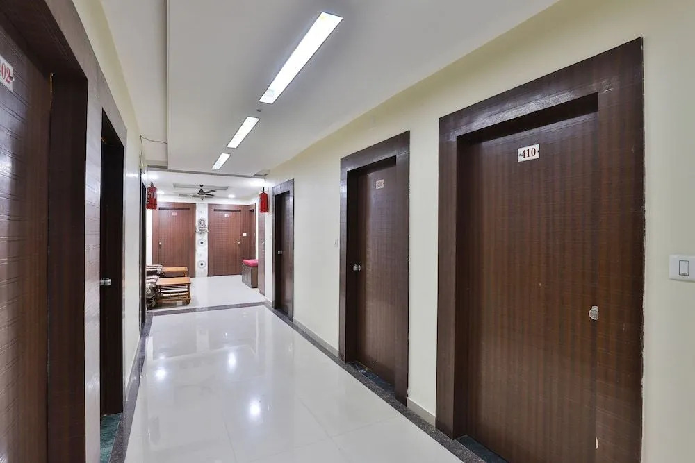 OYO 11985 Hotel Khushboo