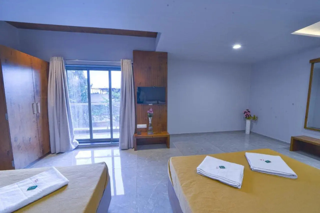 Hotel TrushaDham Near to Mahalaxmi Temple Kolhapur